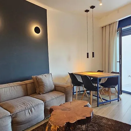 Tam Serviced Mozart Center Apartman *